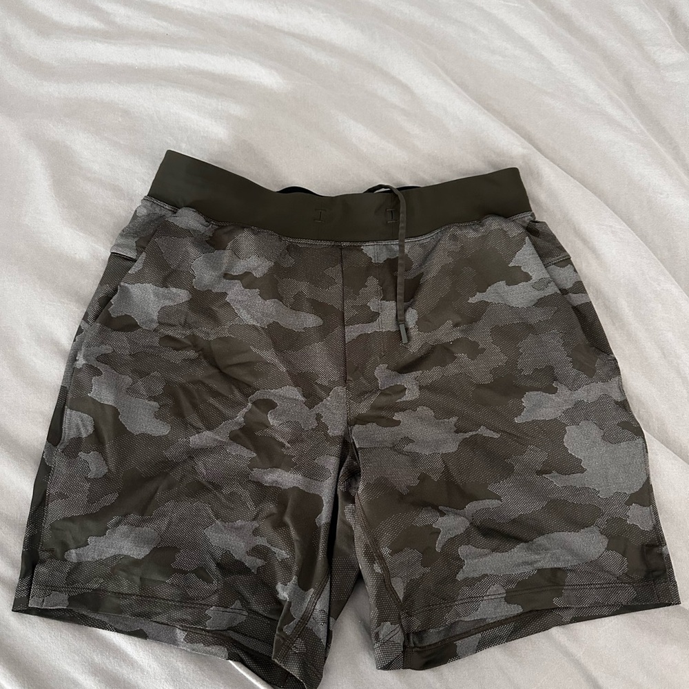 Lululemon Camouflage 7 inch Large THE Shorts